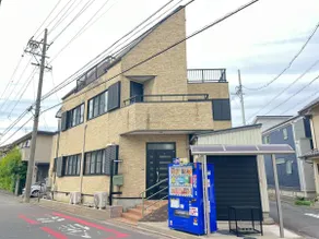 Entire building / Up to 13 people / 4 bedrooms / 2 bathrooms / 2 kitchens / 15-minute drive to Nagoya Station / Free parking for 2 cars - Image 4