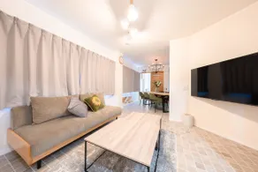 Entire building / Up to 13 people / 4 bedrooms / 2 bathrooms / 2 kitchens / 15-minute drive to Nagoya Station / Free parking for 2 cars - Image 2