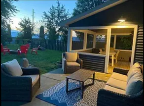 Modern Lakeside Cottage - Image 5