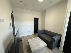 1 Bed Flat | Balcony | Ideal for Long Stays - Image 5