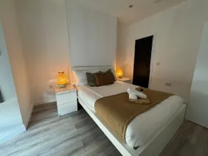 1 Bed Flat | Balcony | Ideal for Long Stays - Image 2