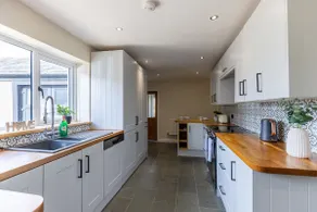 EASTCOTE FARM - Spacious 5-Bed Home with Views, Garden & Playroom - Image 3