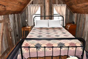 Chestnut Log Cabin– Cozy & Historic - Image 3