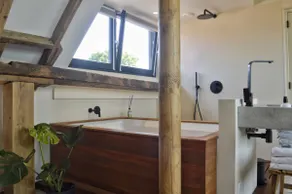 Romantic King Loft with Whirlpool - Image 4