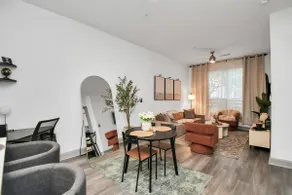 River Oaks Gem - Minutes from Downtown & Galleria - Image 3