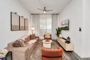 River Oaks Gem - Minutes from Downtown & Galleria - Image 5