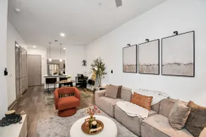 River Oaks Gem - Minutes from Downtown & Galleria - Image 4
