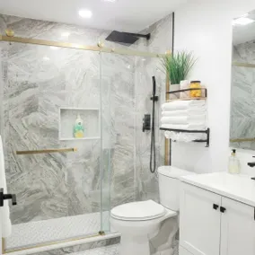 Bright 2 BDRM | Near Casino, Border & UWindsor - Image 2