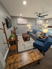 Newly Renovated Comfy Studio - Image 4