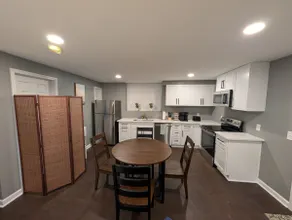 Newly Renovated Comfy Studio - Image 3