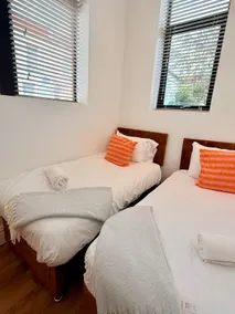 The City Nest - Sleeps 7 - Free Off Street Parking - Image 5