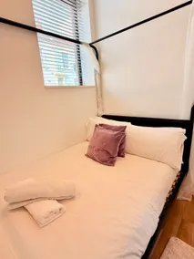 The City Nest - Sleeps 7 - Free Off Street Parking - Image 4