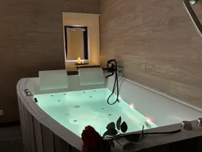 L'Écrin des Cimes - Hot Tub & Massage Chair - Image 2