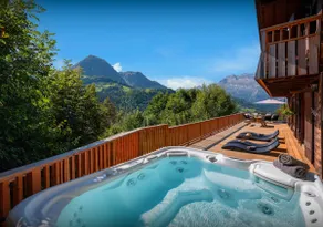 Jacuzzi, terrace and nice view - Image 2