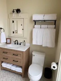 Main Street luxury apt with breakfast - Image 3