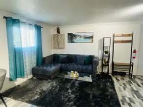 Entire unit with a private entrance at Sherbrooke - Image 2
