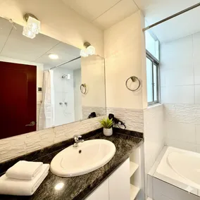 Central Modern Apartment near US Embassy and cable car - Image 4