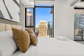Tribeca St. Suite • Stunning DT Views • Beltline - Image 5