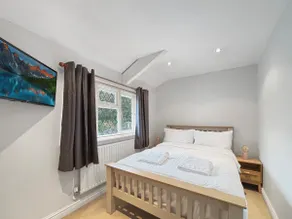 3 bed cottage sleeps 6 in Harlaxton village - Image 2