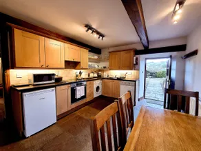 Lakeview Cottage | Dog friendly | Log fire - Image 4
