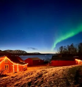 Idyllic location| Spectacular views| Northern Lights - Image 5