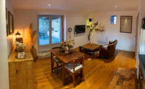 Cozy house with private garden and warm decor - Image 4