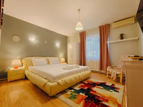 Spacious 2BR • 2 Baths • Near Old Town • 8 Guests - Image 2