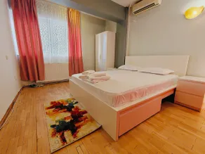 Spacious 2BR • 2 Baths • Near Old Town • 8 Guests - Image 4