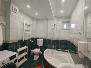 Spacious 2BR • 2 Baths • Near Old Town • 8 Guests - Image 5