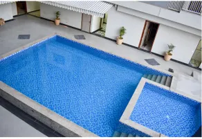 Cozy Room with Balcony Access - Image 4
