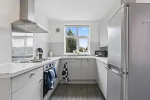 4BR Beeston Contractor Stay - Sleeps 8 with Parking - Image 3