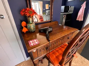 Williams Cottage A High end little home with antique style - Image 5