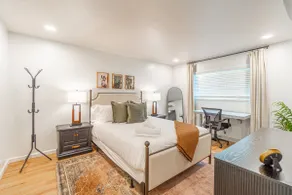 Designer Living Pet-Friendly UNR 2BR 1BA - Image 4