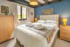 The Hide - 2 bed cottage, pool, close to beaches - Image 5