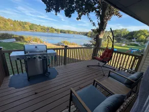 Lakeside Cottage- Waterfront, Paddle, Fish & Relax - Image 4