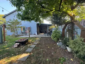 Cozy 3BR Duplex with hot tub - Image 5