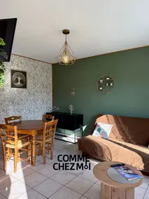 Charming House with Lake Views – Sleeps 2 to 4 - Image 4