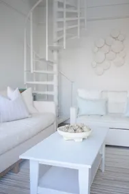 Tranquil Oceanfront Retreat for Beach Lovers - Image 4