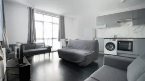 Spacious Flat Near to Barnet Hospital - Image 5