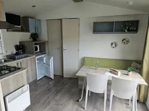 Cozy mobile home with covered terrace - Image 3