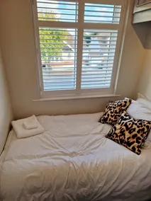 Beautiful & Spacious 6 bedroom house - Image 3