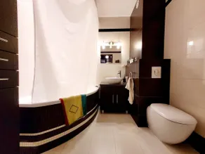 Warsaw Central Stay with Complimentary Parking - Image 4