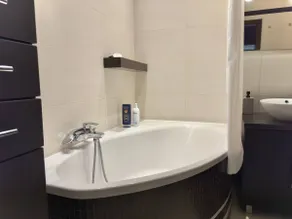 Warsaw Central Stay with Complimentary Parking - Image 3