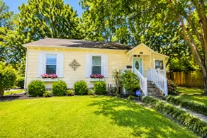 Midtown Cottage, Queen Bed, Pet Friendly - Image 4