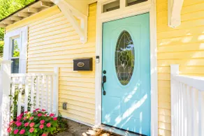 Midtown Cottage, Queen Bed, Pet Friendly - Image 5