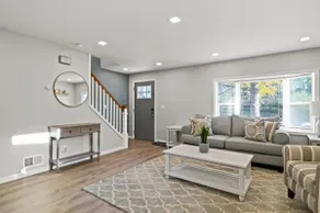 Spacious 4BR Home Near Hospitals • FREE Parking - Image 4