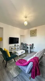 Jarrow Haven Contractor Family Stay with FREE Parking Sleeps 8 - Image 2