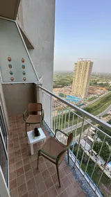 Amber & Ash Spacious 2BHK Apt Higher Fl + pool - Image 3