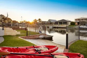 The Jetty House + waterfront canals + dogs - Image 3