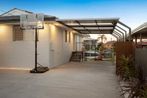 The Jetty House + waterfront canals + dogs - Image 5